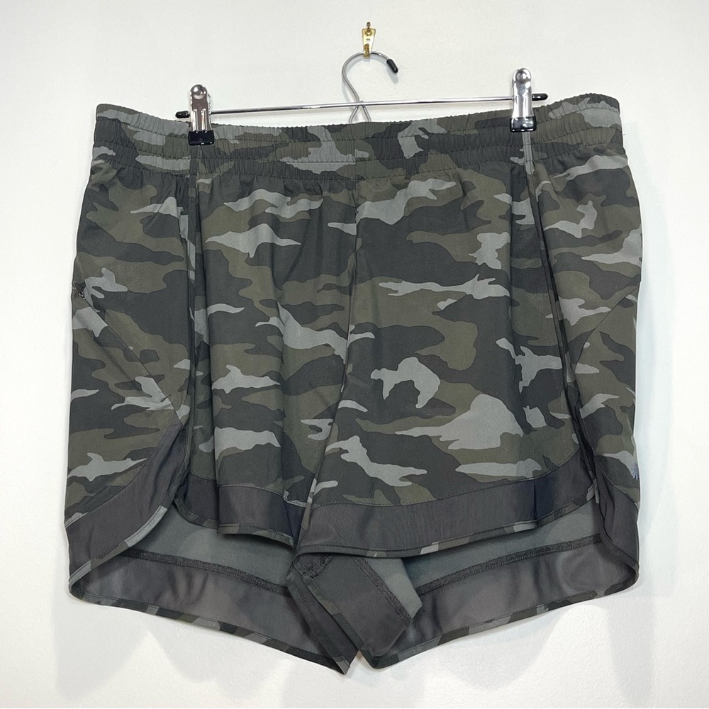 ATHLETA Women's Racer Run Mesh Shorts Green Camo Print 4" Inseam Size 1X